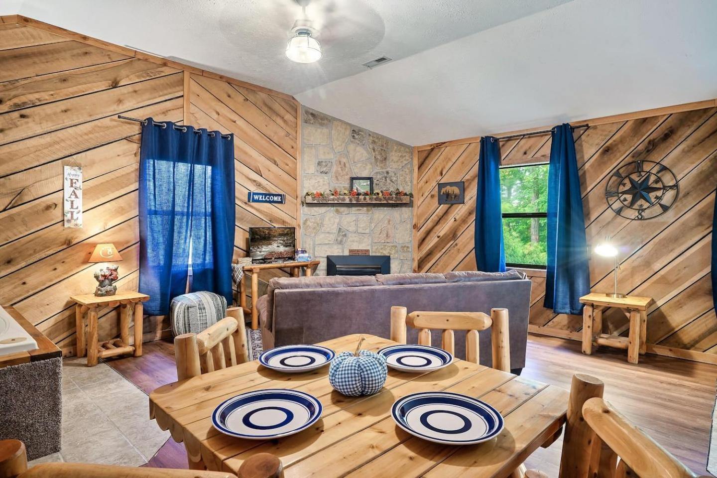 Romantic Mtn Cabin Hot Tub & Jacuzzi Views เซอเวียร์วีล ภายนอก รูปภาพ